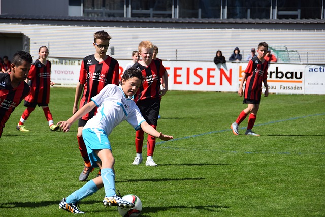 国足小马智仁“不躺” 赛道内外都是主场.